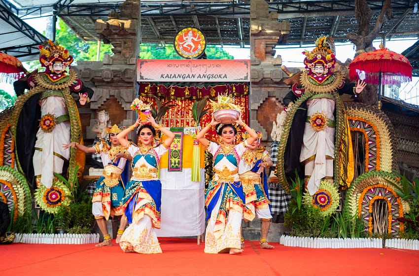 Sekaa Taman Penasar Babakan Pule Duta Klungkung tampil di Wantilan Taman Budaya, dalam Pesta Kesenian Bali ke-45, Minggu (25/6)